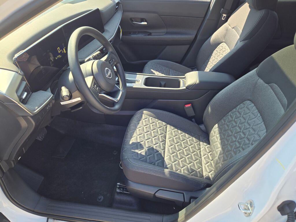 2025 Nissan Kicks SV photo 15