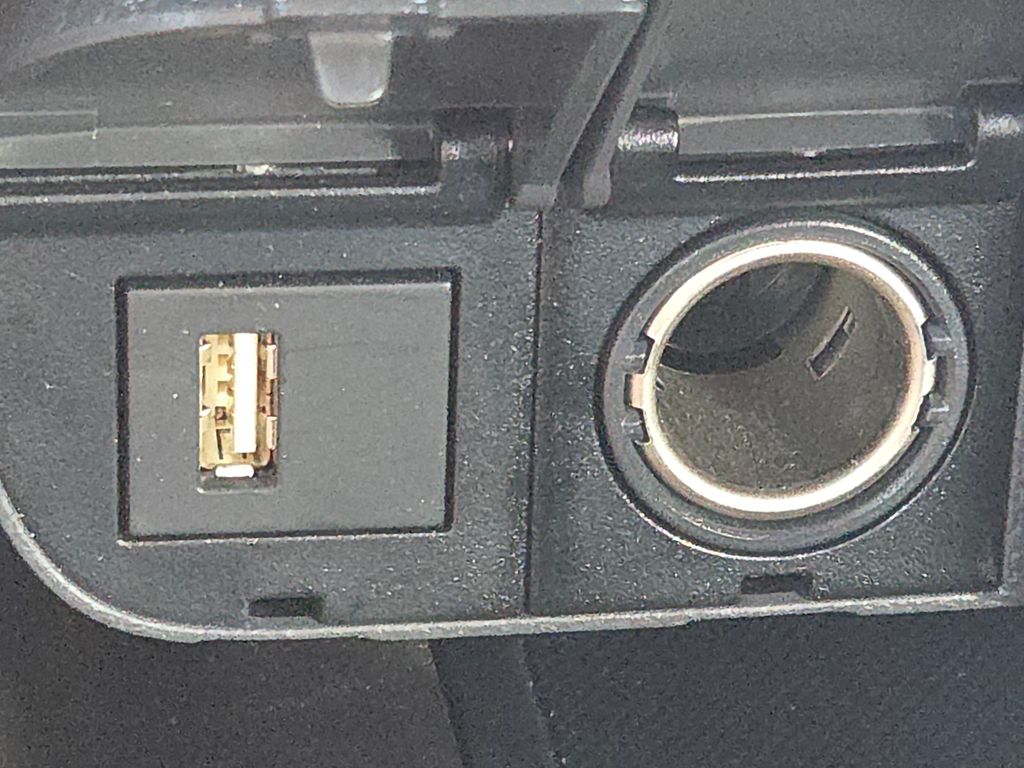 2021 Toyota Camry Hybrid LE photo 31