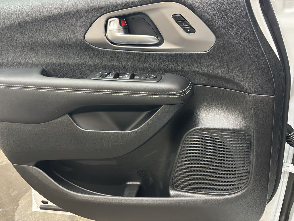 2026 Chrysler Pacifica photo 20