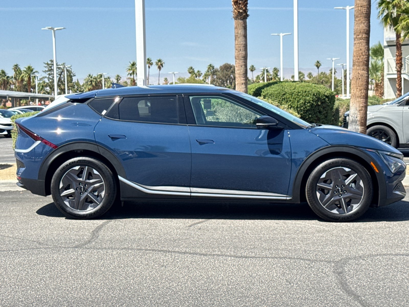 2025 Kia EV6 Light photo 2
