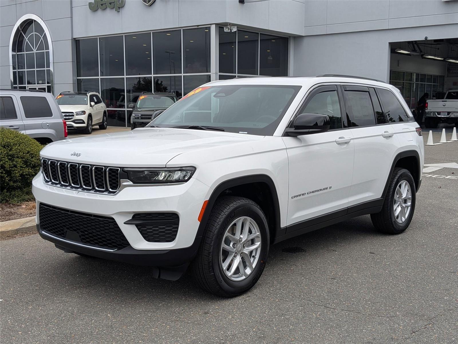 2025 Jeep Grand Cherokee Laredo's photo