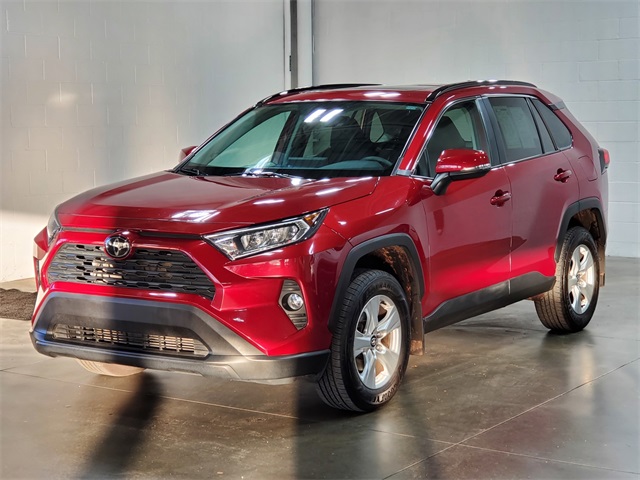 2021 Toyota RAV4 XLE photo 2