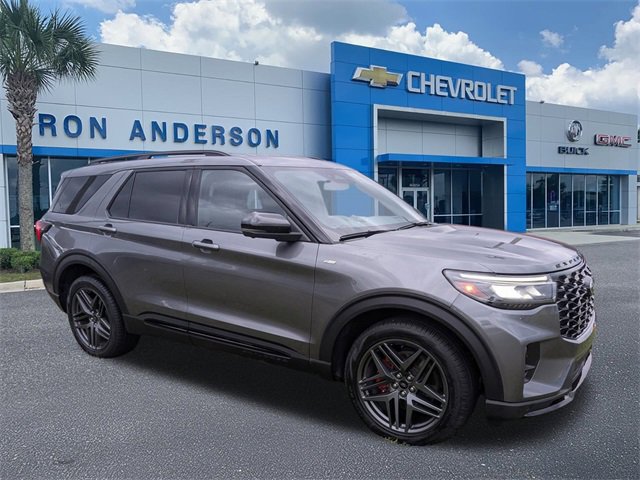 2025 Ford Explorer ST-LINE's photo