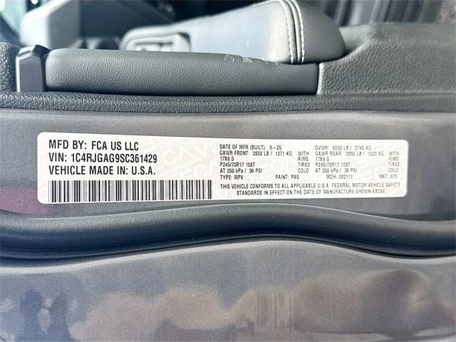 2025 Jeep Grand Cherokee Laredo photo 27