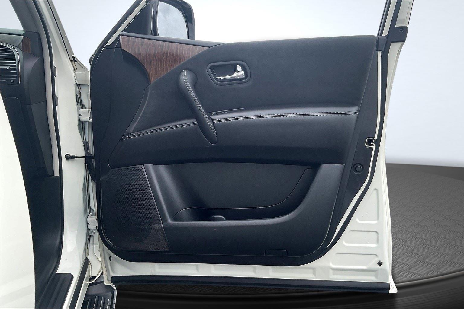 2019 Nissan Armada SV photo 20
