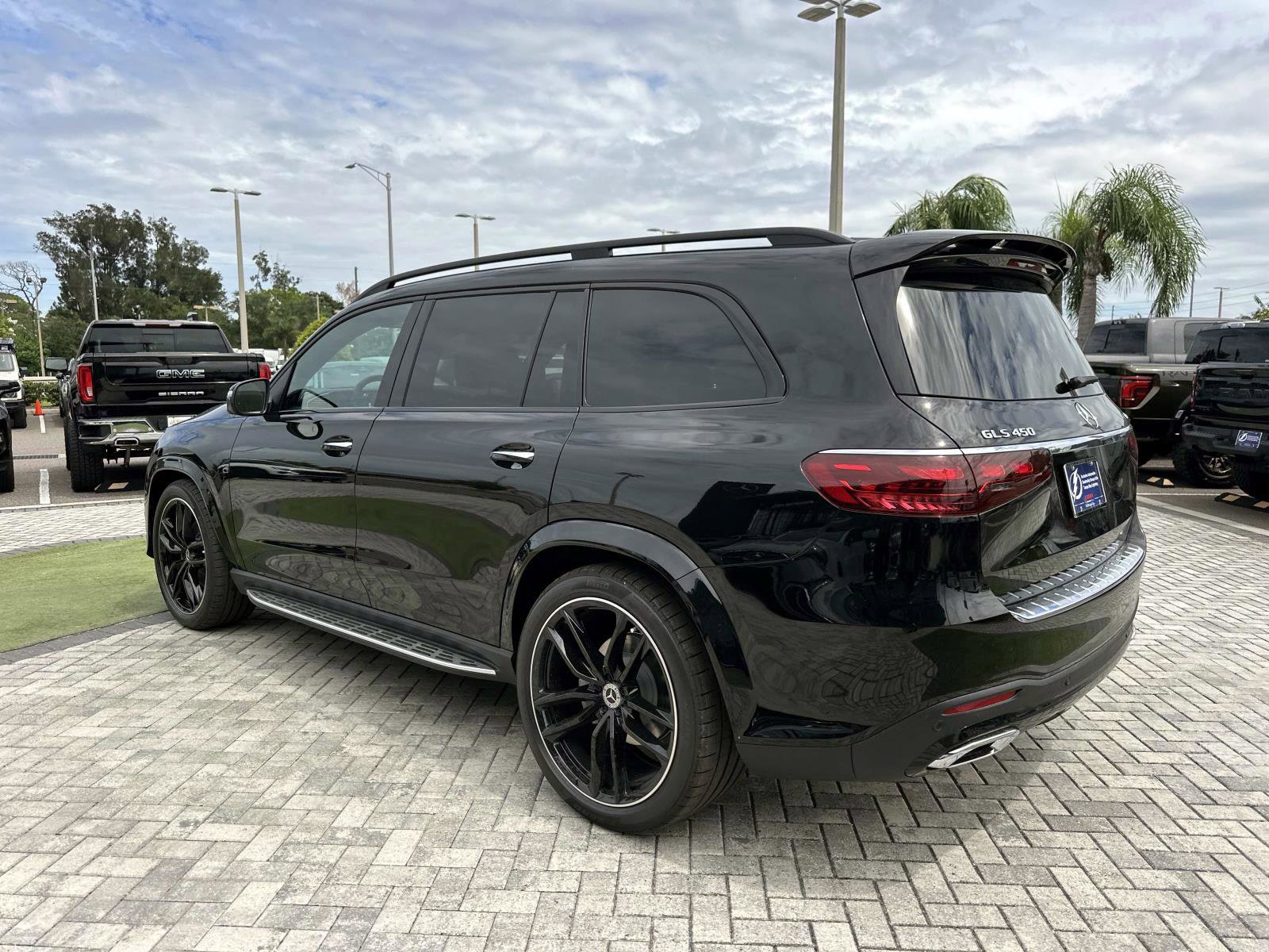 2026 Mercedes Benz GLS 450 4MATIC photo 3