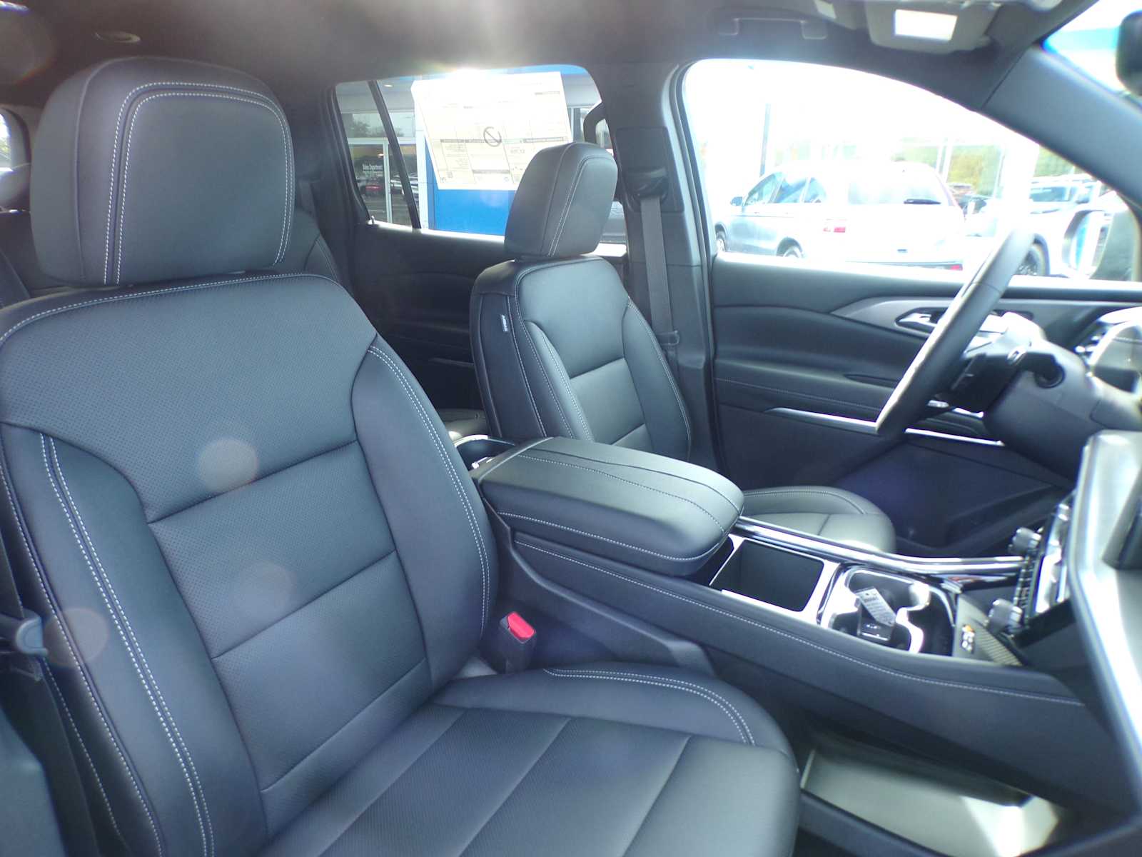 2026 Chevrolet Traverse photo 2