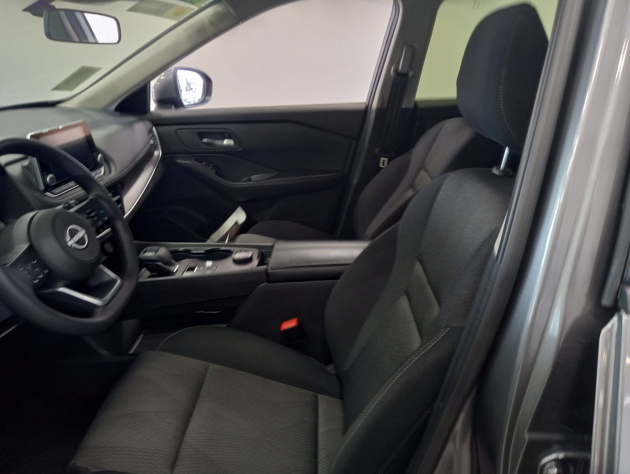 2024 Nissan Rogue SV photo 7