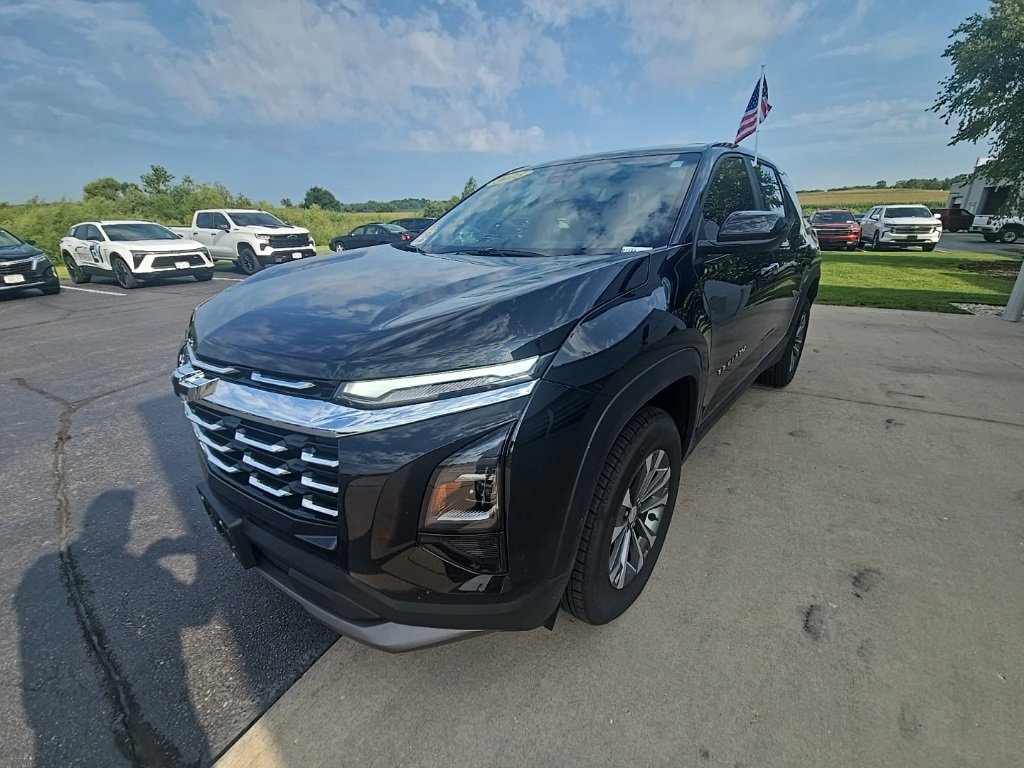 2025 Chevrolet Equinox LT photo 3