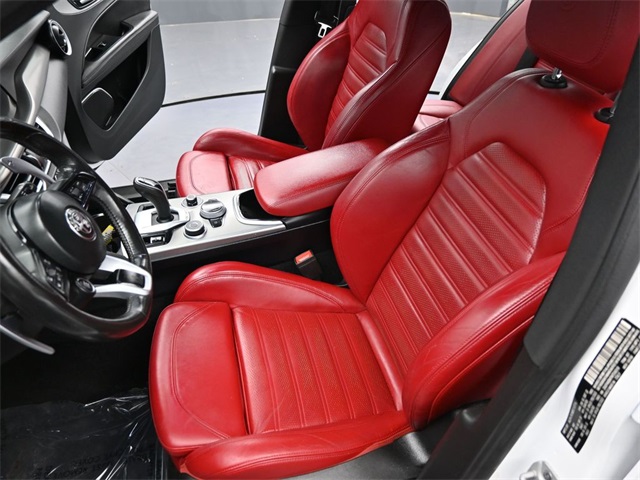 2022 Alfa Romeo Stelvio Ti Sport photo 5