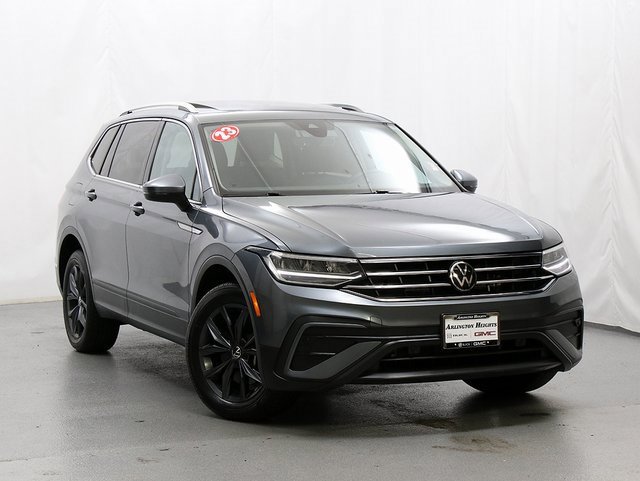 2023 Volkswagen Tiguan SE's photo