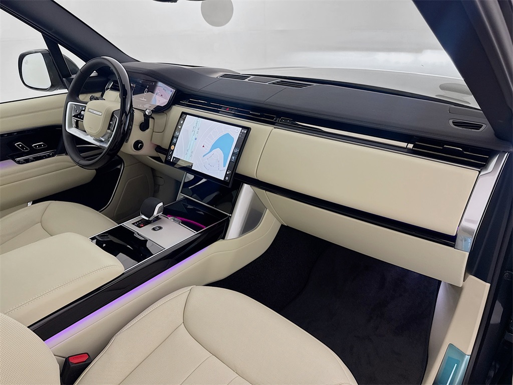 2025 Land Rover Range Rover SE photo 22