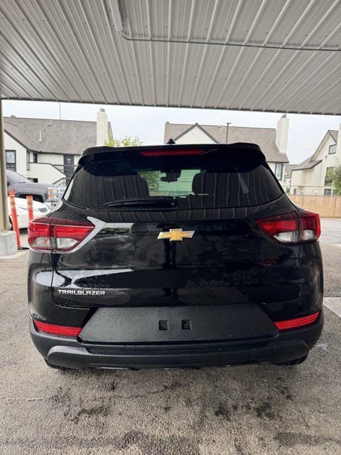 2023 Chevrolet Trailblazer LS photo 3