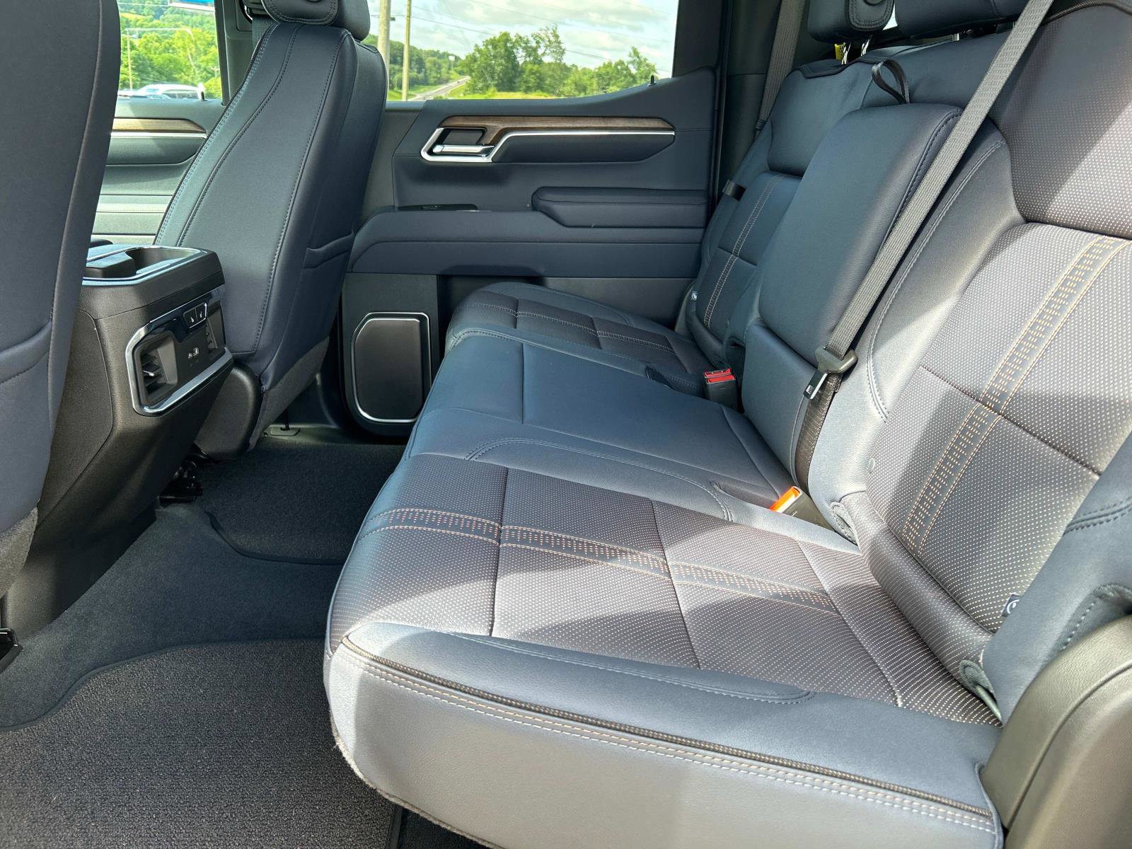 2025 Chevrolet Silverado 1500 High Country photo 18