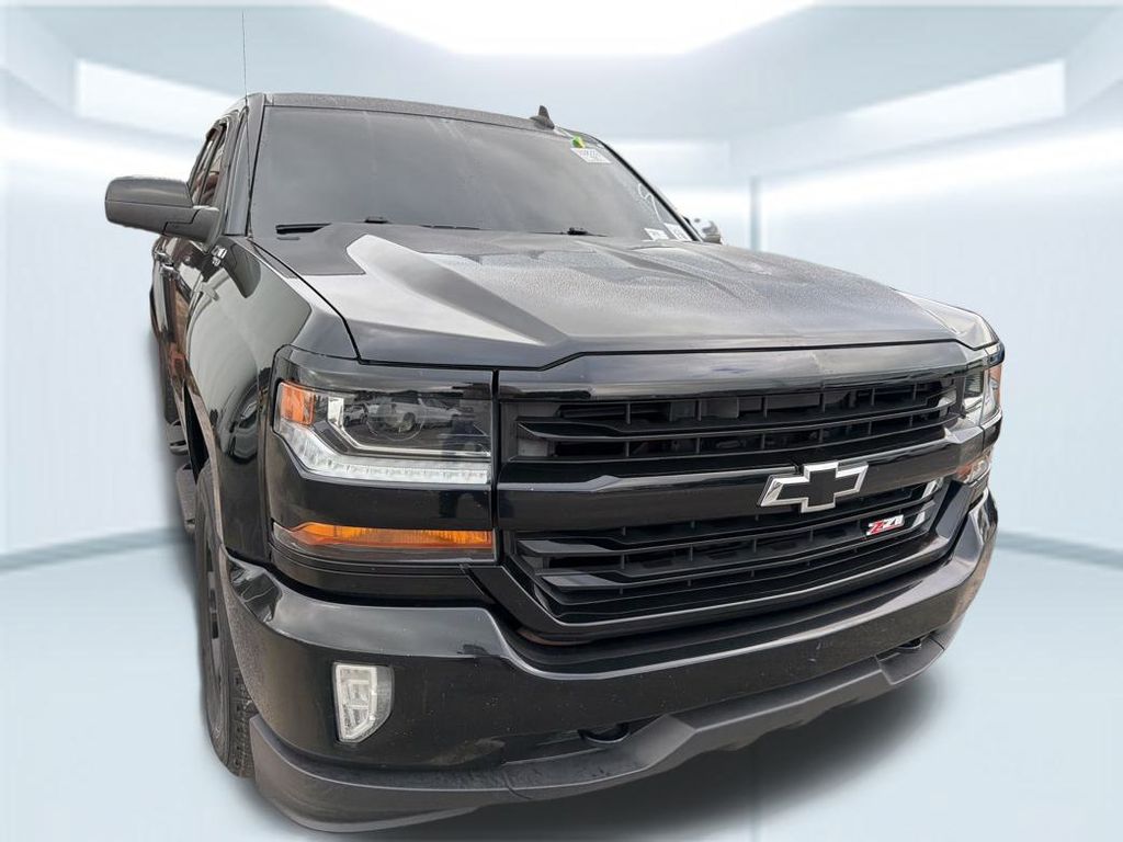 2018 Chevrolet Silverado 1500 LT photo 3