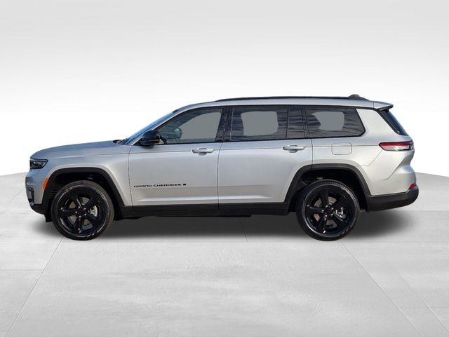 2025 Jeep Grand Cherokee Limited photo 2