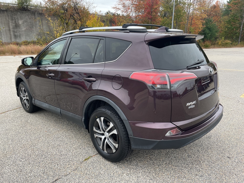 2016 Toyota RAV4 LE photo 3