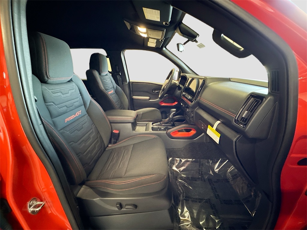 2025 Nissan Frontier PRO-4X photo 8