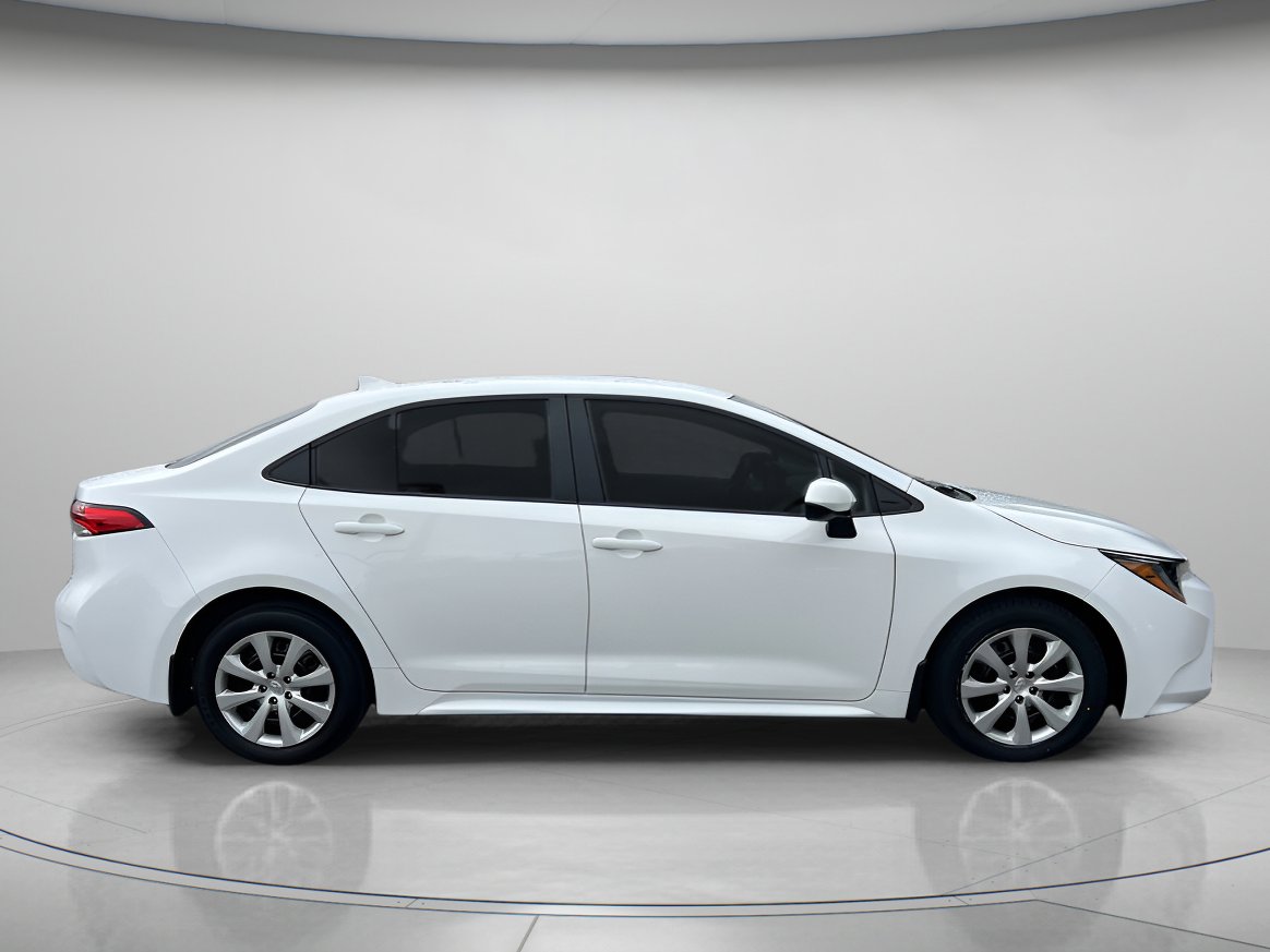 2025 Toyota Corolla LE photo 2