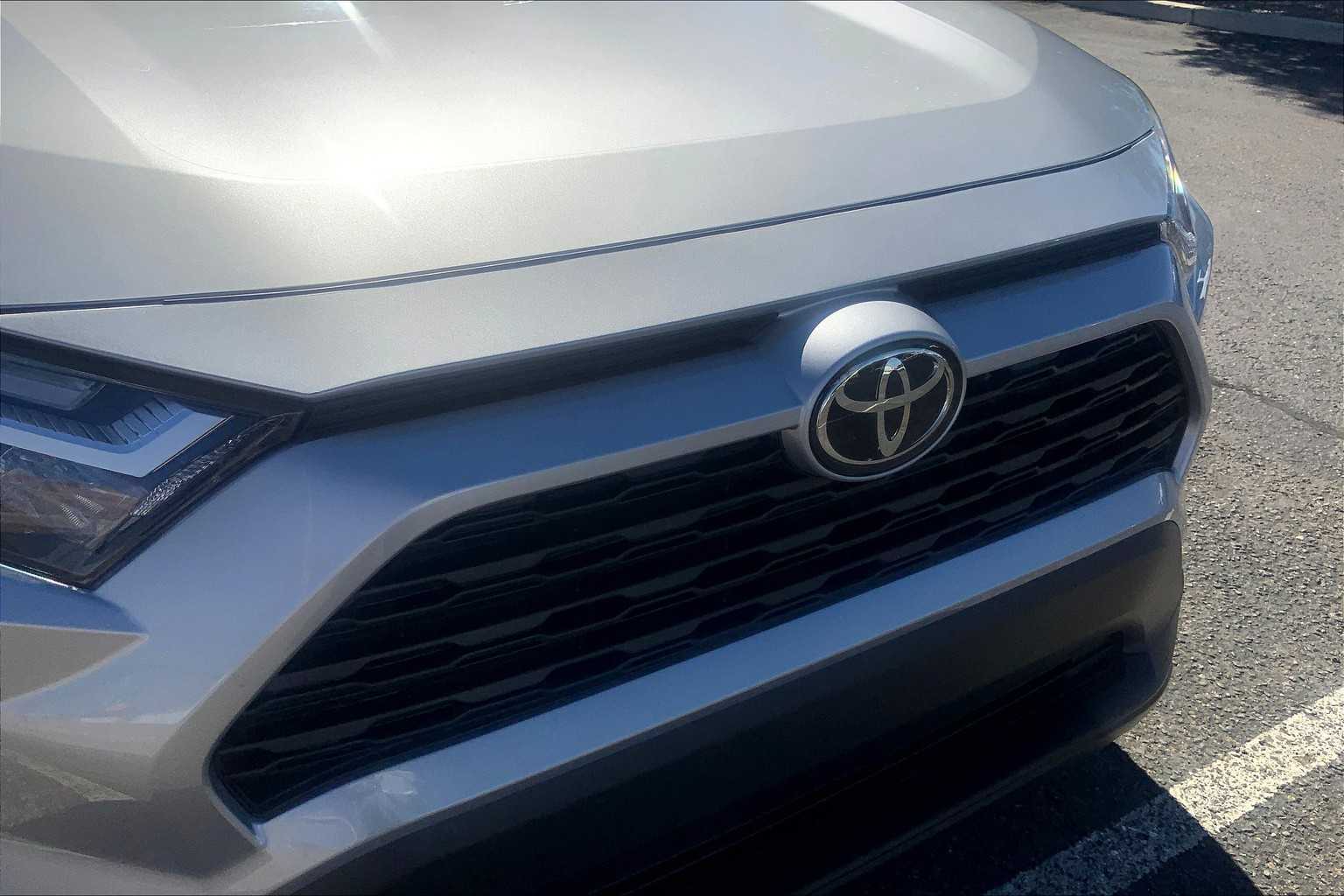 2025 Toyota RAV4 LE photo 28