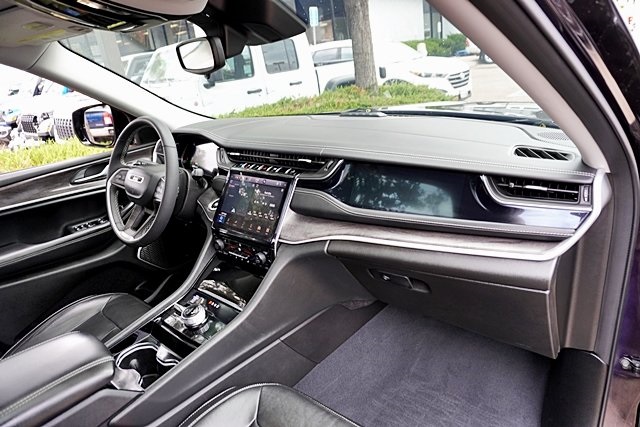 Used 2022 Brown Jeep 4xe image 9