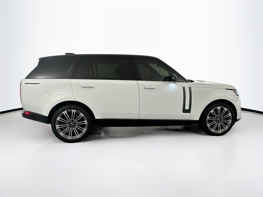 2023 Land Rover Range Rover SE photo 4
