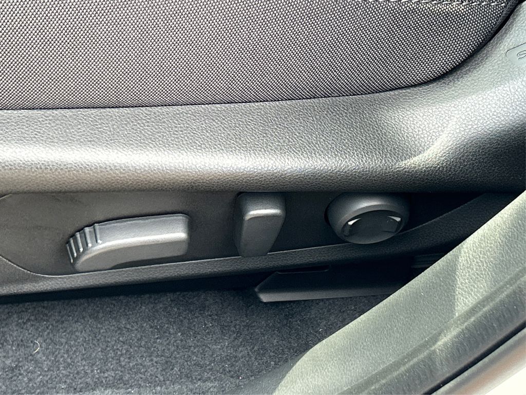 2025 Subaru Crosstrek Premium photo 32