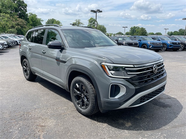 2025 Volkswagen Atlas Peak Edition SE Technology photo 27