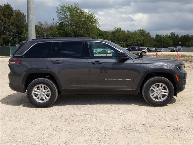 2025 Jeep Grand Cherokee Laredo Altitude photo 9