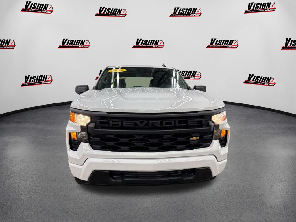2023 Chevrolet Silverado 1500 Custom photo 2