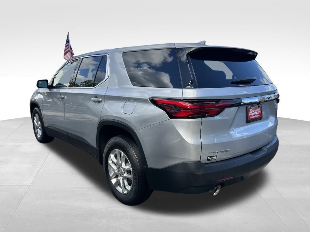 2022 Chevrolet Traverse LS photo 3