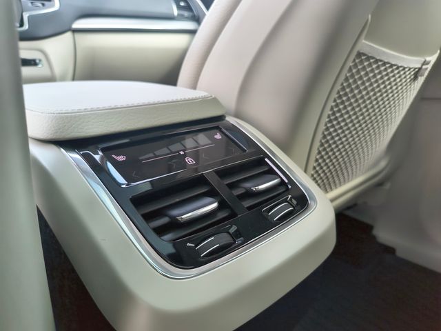 2022 Volvo XC90 T5 Momentum photo 21