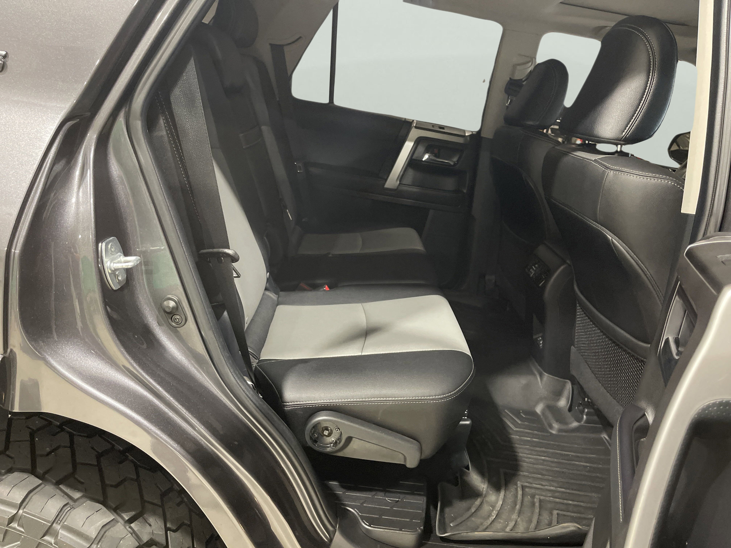 2021 Toyota 4Runner SR5 Premium photo 11