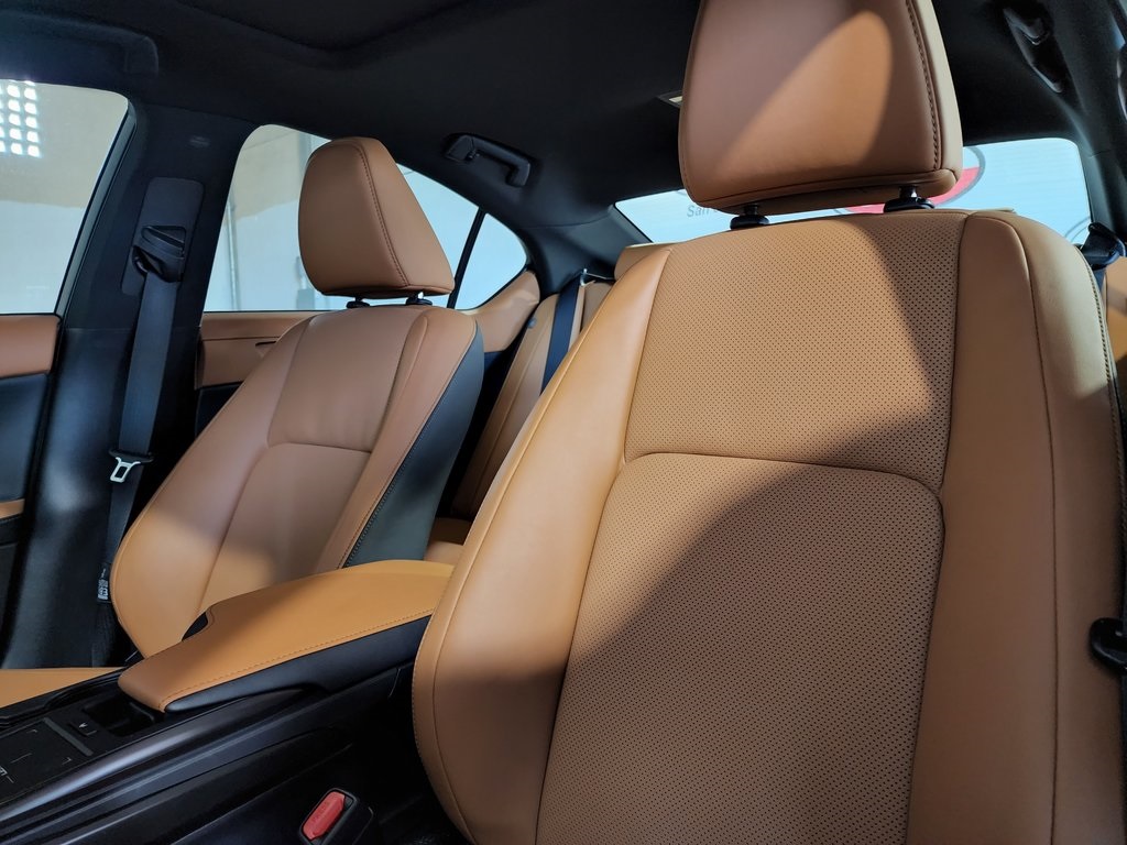 2025 Lexus IS 300 photo 14
