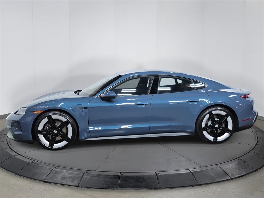 2026 Porsche Taycan 4 photo 2