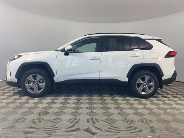 2024 Toyota RAV4 XLE photo 4