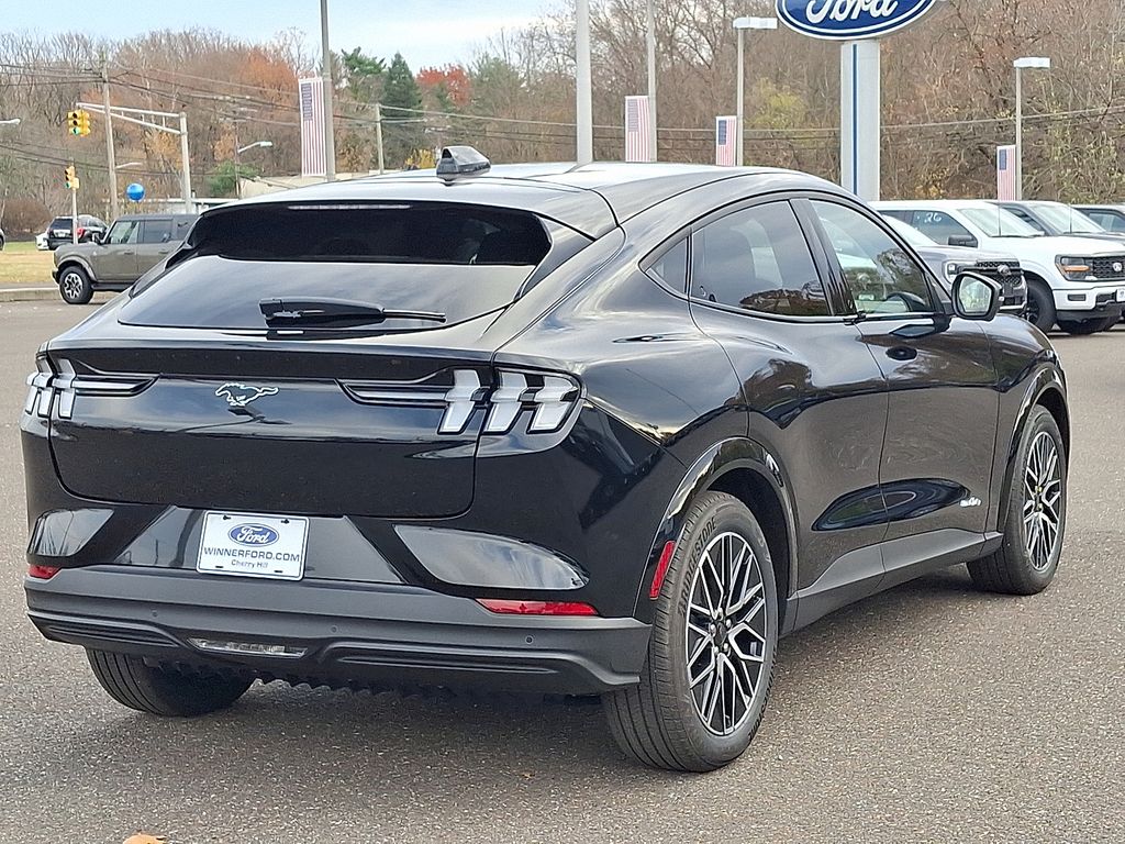 2025 Ford Mustang Mach-E Premium photo 4