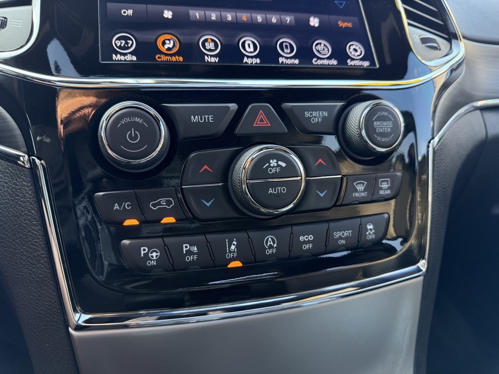 2021 Jeep Grand Cherokee Anniversary Edition photo 37