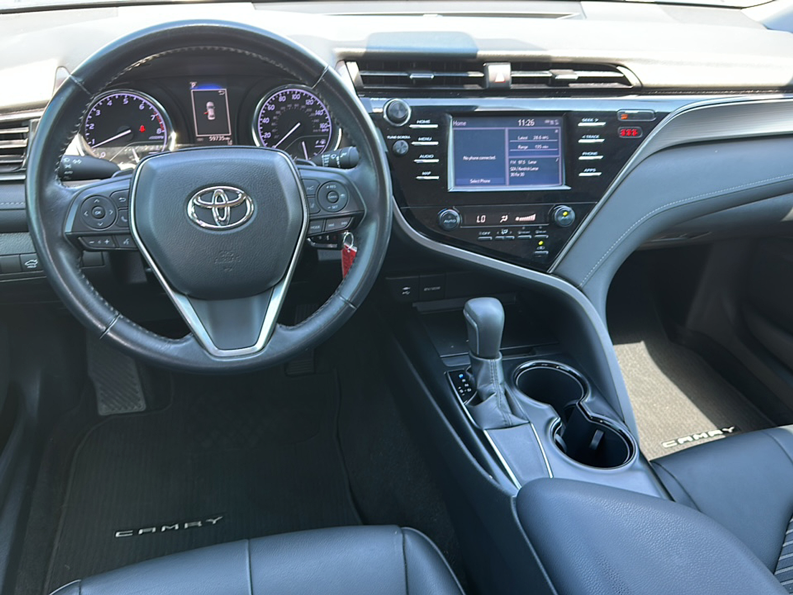2019 Toyota Camry SE photo 5