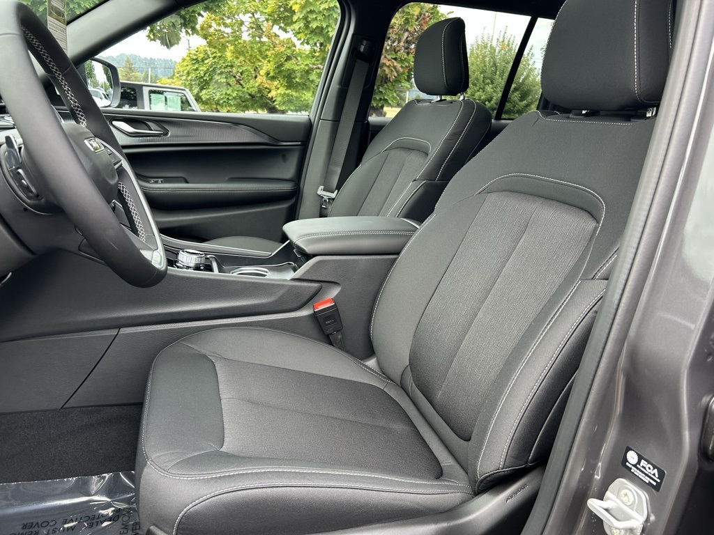 2025 Jeep Grand Cherokee Laredo X photo 22