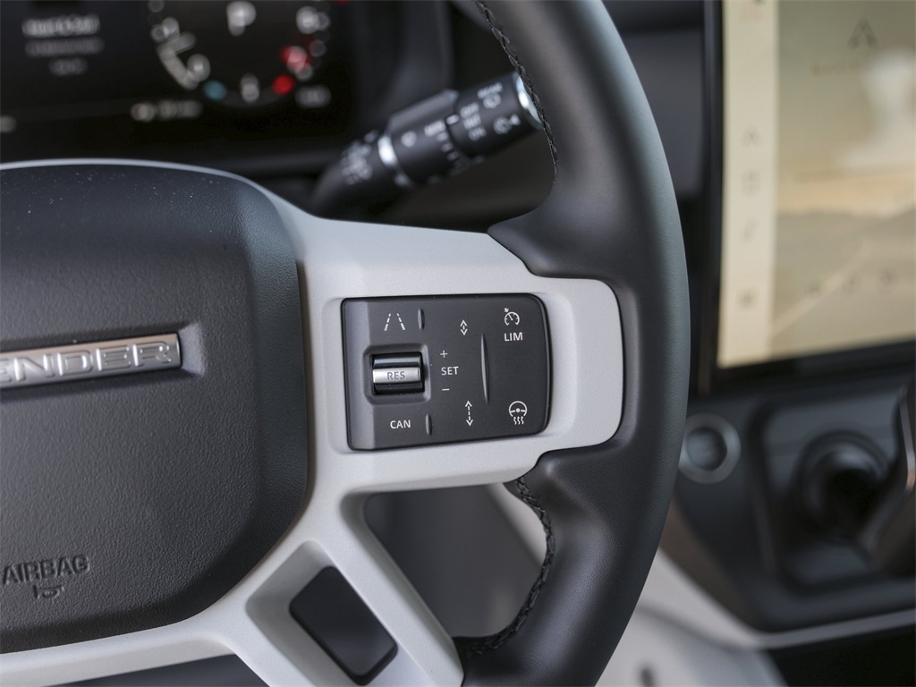 2026 Land Rover Defender 110 S photo 18