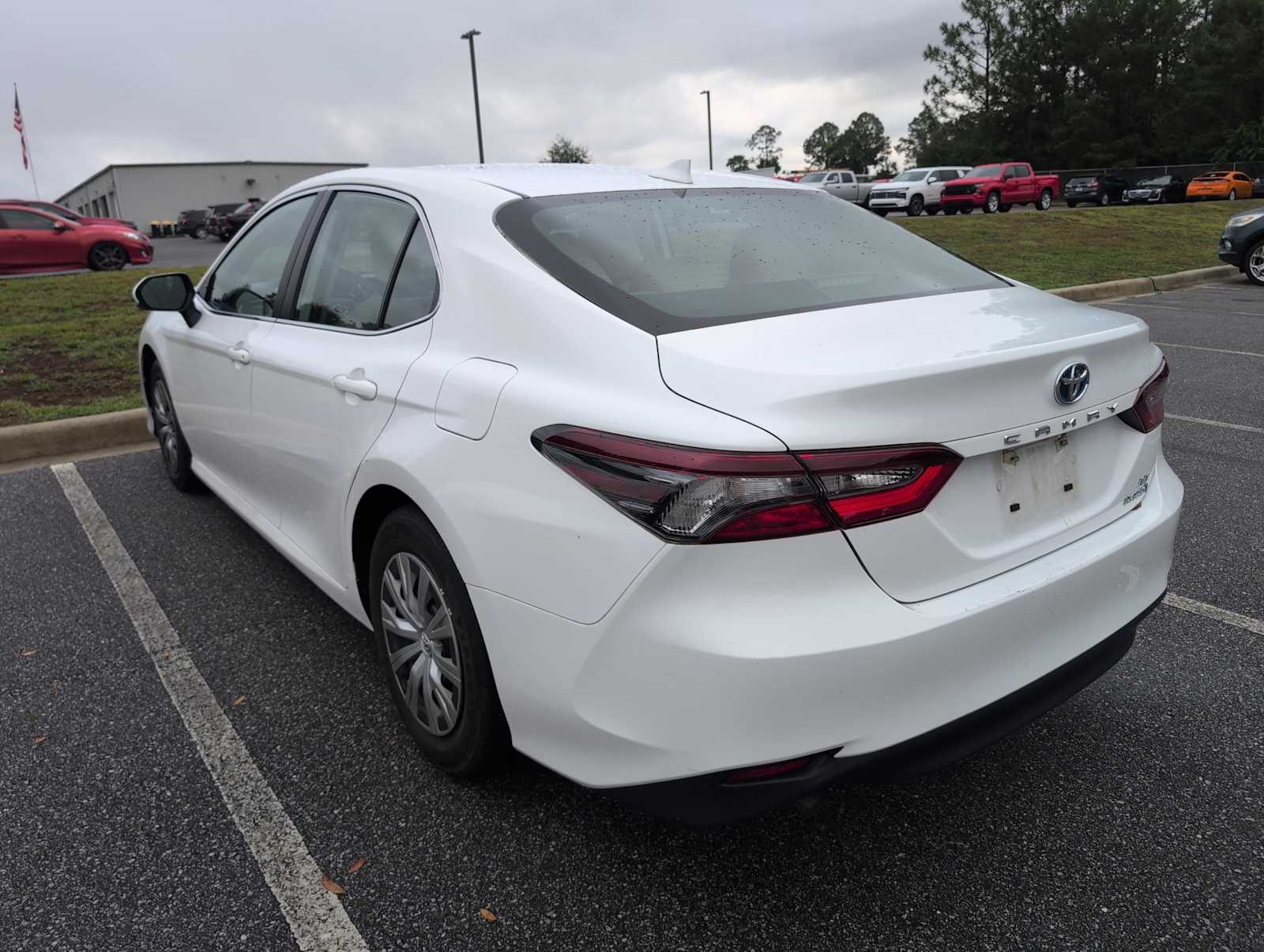 2023 Toyota Camry Hybrid LE photo 3