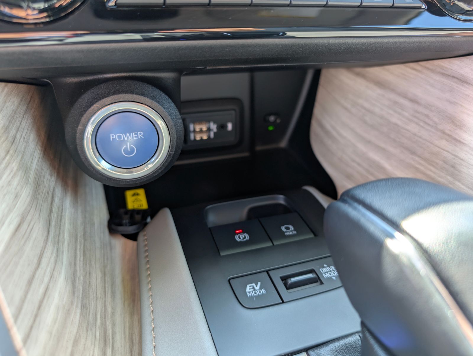 2022 Toyota Venza XLE photo 24