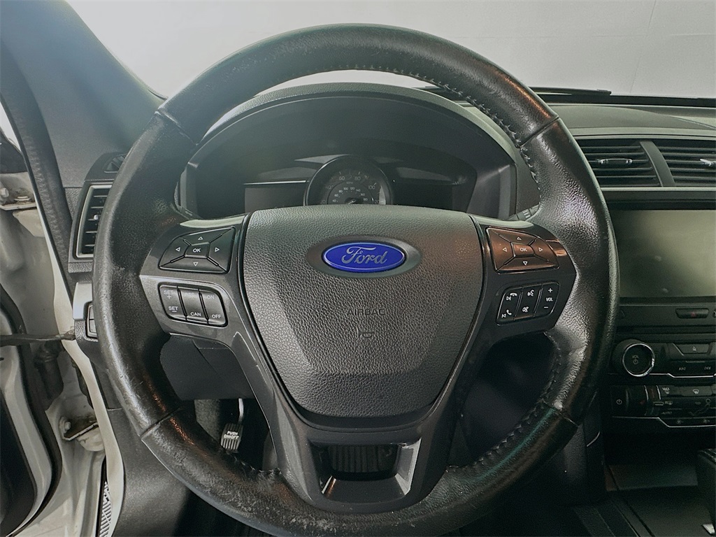 2016 Ford Explorer XLT photo 10