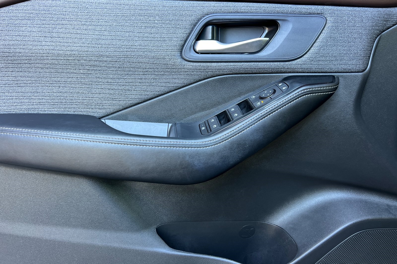 2023 Nissan Rogue SV photo 11
