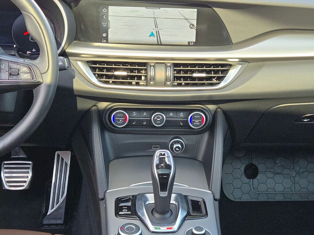 2024 Alfa Romeo Stelvio Ti photo 18
