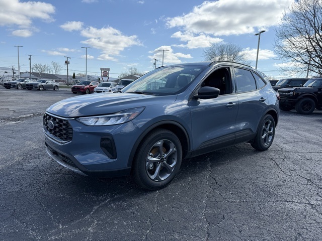 2025 Ford Escape ST-Line photo 4