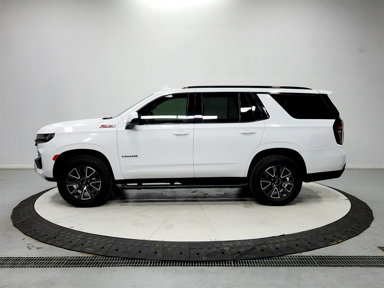 2023 Chevrolet Tahoe Z71 photo 2