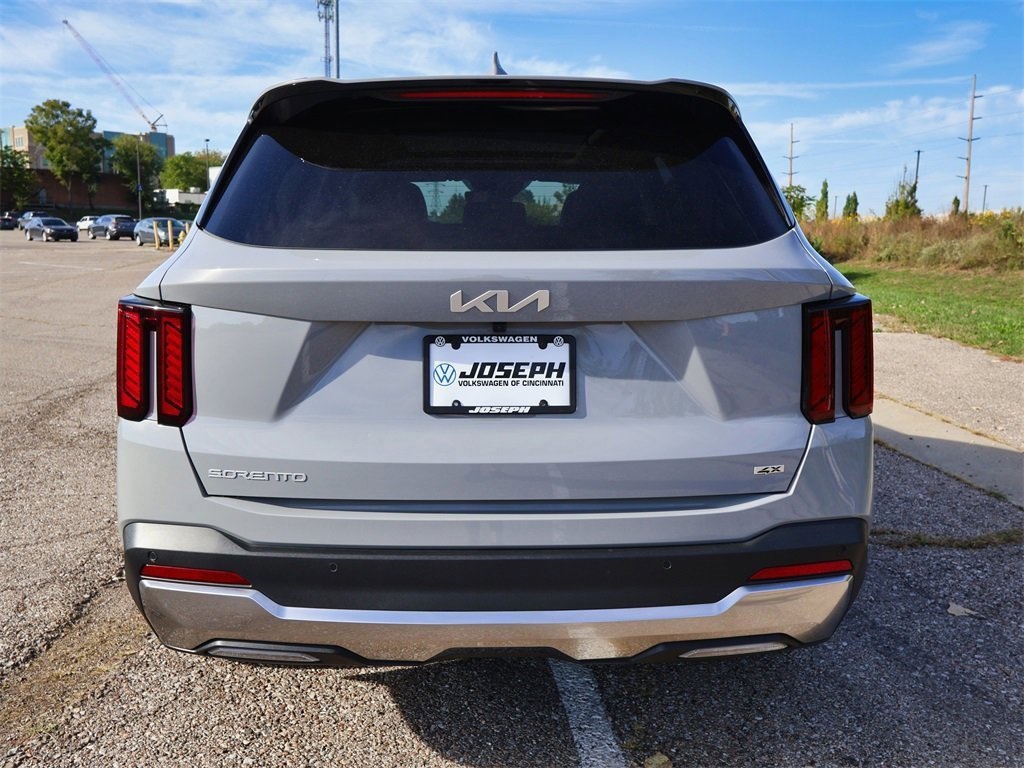2024 Kia Sorento S photo 3