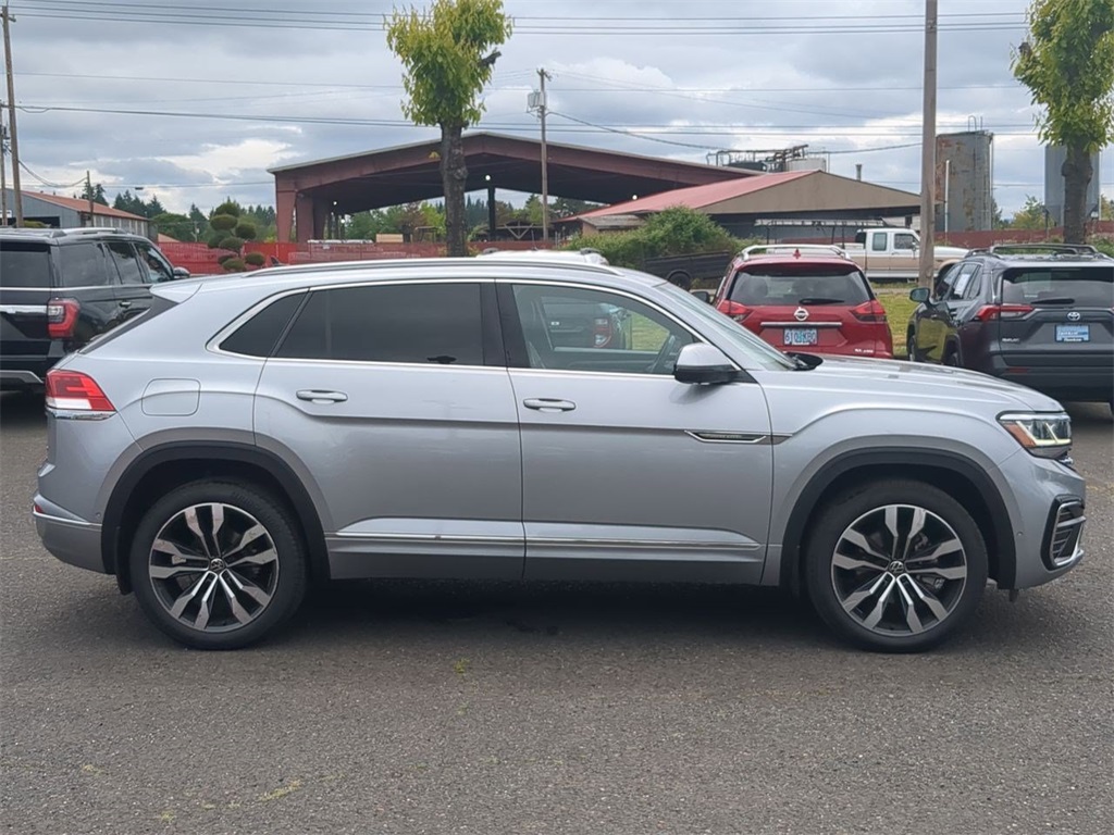 2022 Volkswagen Atlas Cross Sport V6 SEL Premium R-Line photo 3